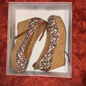 Floral shoes🌸🌼🌻